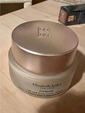 Elizabeth Arden Ceramide Lift and Firm tinted crème.  Used only once.
